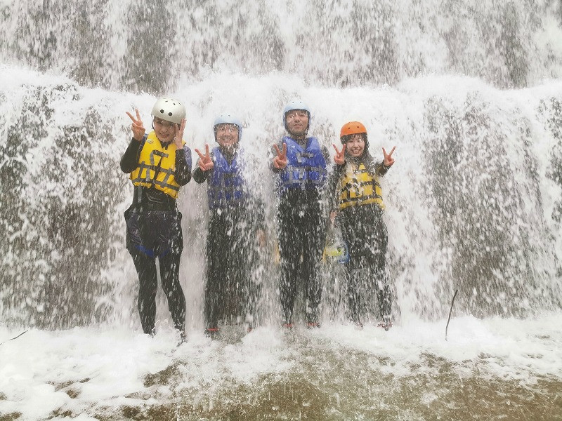 関西・滋賀県神崎川でキャニオニング